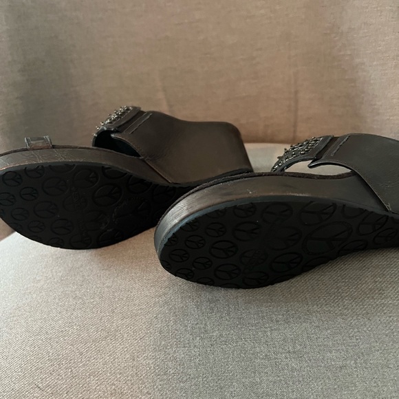 Donald J Pliner graduated wedge sandals. - Picture 2 of 5